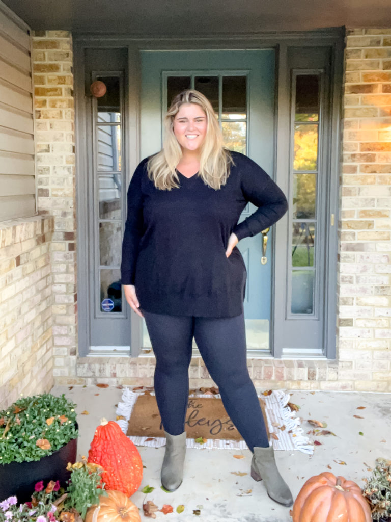 happy blonde woman showcasing an all black plus size leggings outfit